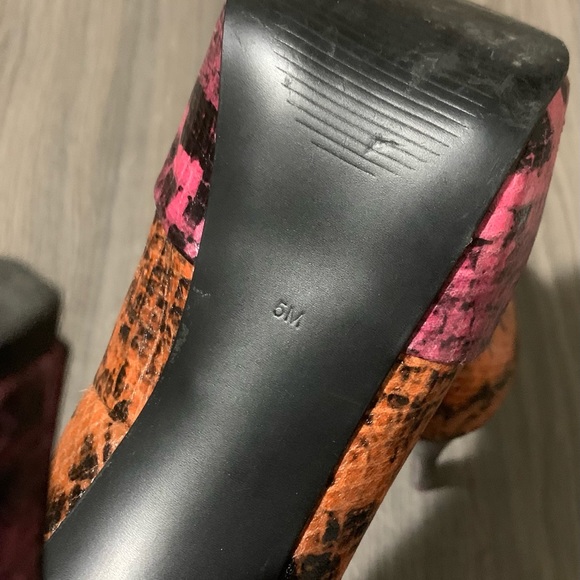 Womens Guess High Heels snake skin style size 5M - Picture 6 of 6